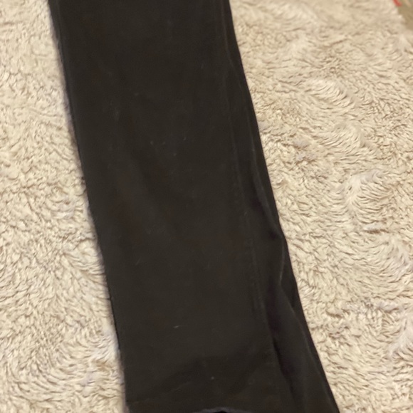 Women’s Levi’s black leggings. Size 28. - Picture 4 of 4